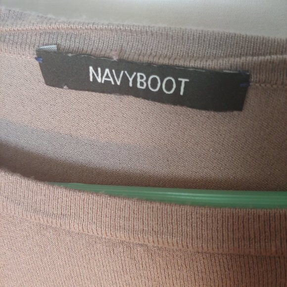 "Navy boot Lightweight Sweater with Boat Neck and Stylish Sleeve Buttons" - Picture 4 of 4